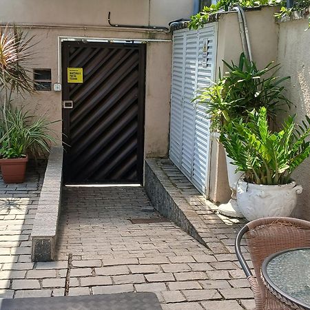 Pousada Parque Suites Estacionamento E Piscina Гуаружа Екстериор снимка
