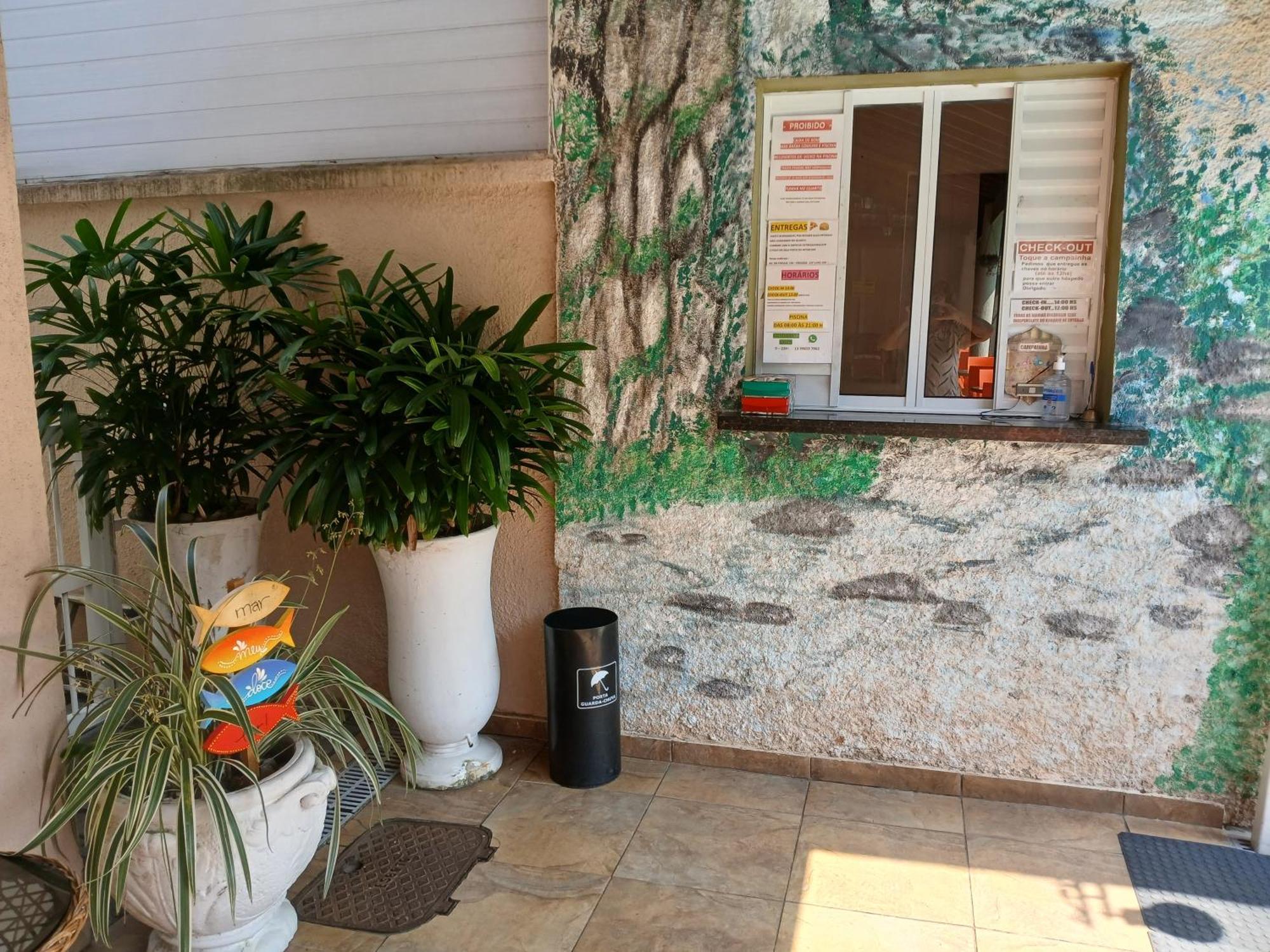 Pousada Parque Suites Estacionamento E Piscina Гуаружа Екстериор снимка