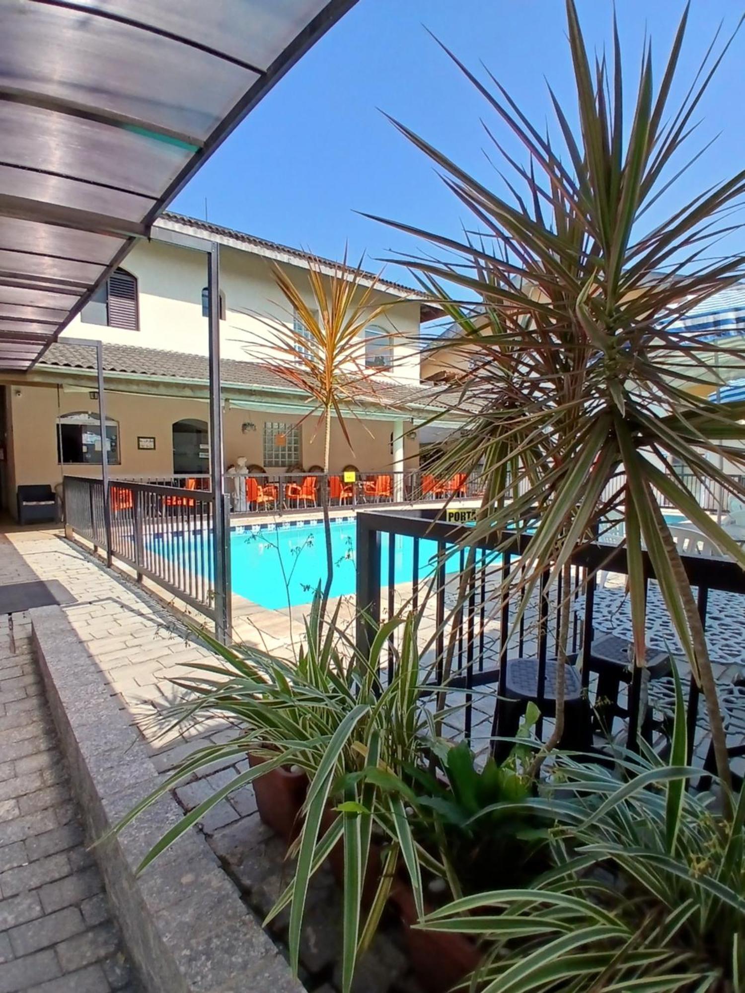 Pousada Parque Suites Estacionamento E Piscina Гуаружа Екстериор снимка